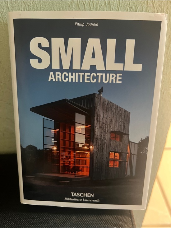 Taschen Other - 2770*TASCHEN SMALL Architecture Book - Blue Cover with Warm Orange Interior Glow